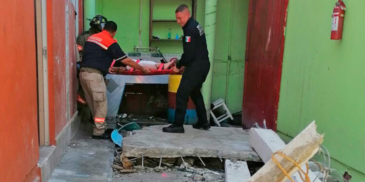 Colapsa techo del programa “La Escuela es Nuestra” en un preescolar de Ecatepec