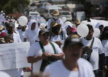 Policías comunitarios marcharon en Guerrero exigiendo paz