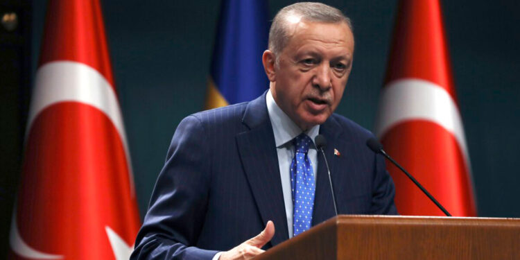 Erdogan anuncia que Turquía aprobará ingreso de Finlandia a la OTAN