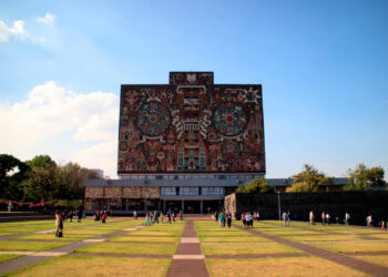 UNAM usará vía legal para emitir dictamen sobre plagio de tesis de Yasmín Esquivel