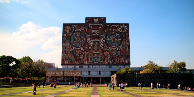 UNAM usará vía legal para emitir dictamen sobre plagio de tesis de Yasmín Esquivel