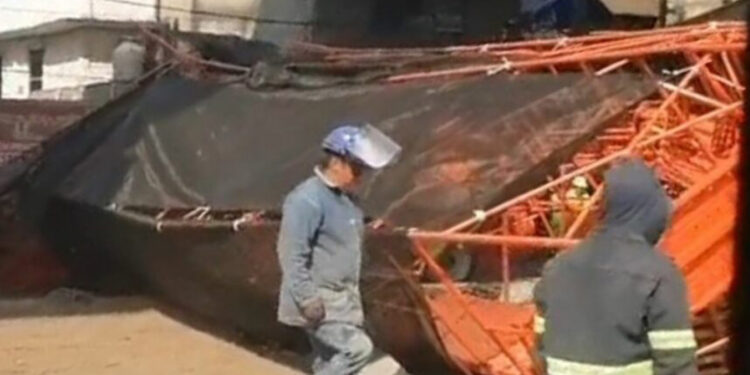 Se cae andamio en obras de la Línea 12 del Metro