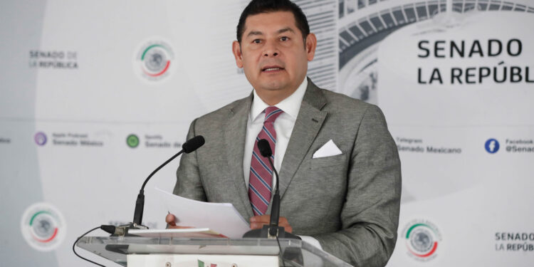 Morena también va por la desaparición del INAI