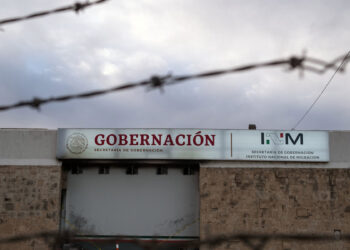 Sedena militariza al personal de Migración