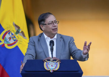 Gustavo Petro pide la renuncia de todo su Gabinete