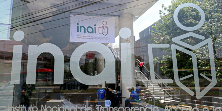 AMLO ordena a legisladores de Morena desaparecer al INAI