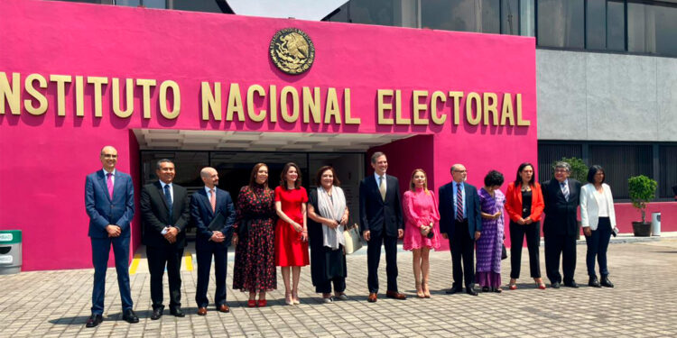Rinde protesta Guadalupe Taddei como presidenta del INE y consejeros