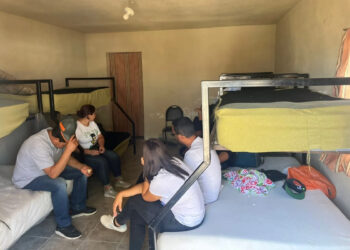 Rescatan a 63 migrantes secuestrados en Sonora