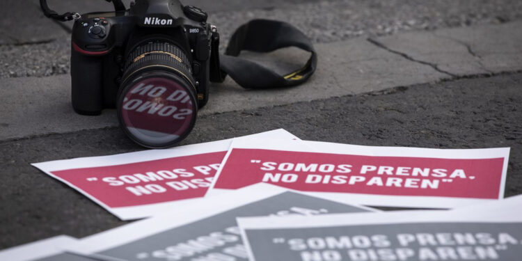 Periodistas mexicanos son víctimas de intimidación y espionaje: SIP