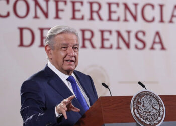 Congreso de Perú declara persona non grata a López Obrador