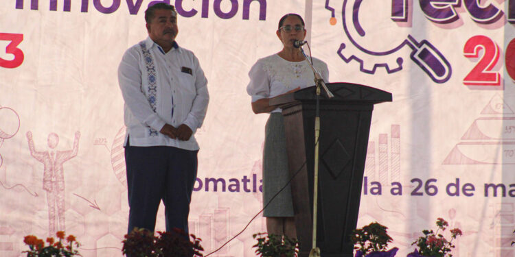 Refrenda alcaldesa de Tecomatlán compromiso con la educación