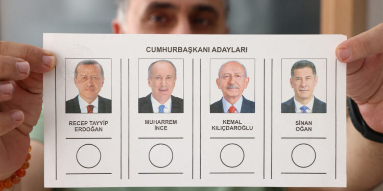 Erdogan y Kilicdaroglu van por segunda vuelta en elecciones presidenciales de Turquía