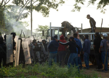 Se enfrentan pobladores con militares en Chiapas