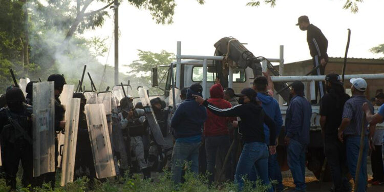 Se enfrentan pobladores con militares en Chiapas