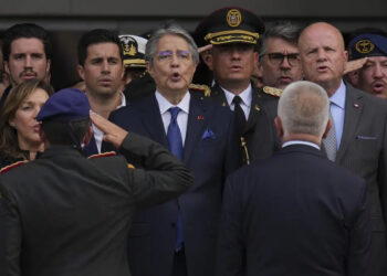 Presidente de Ecuador disuelve la Asamblea Nacional y pone fin a su juicio político