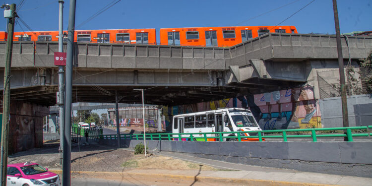 Sindicato del Metro alerta posible descarrilamiento de L9 y pide cerrar estación Pantitlán
