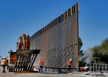 Republicanos proponen construir más muro fronterizo entre EE.UU. y México