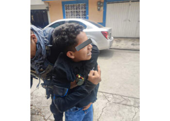 Joven de 13 años que portaba arma abre fuego dentro de su secundaria