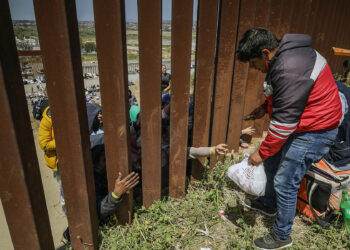 Vendedores de comida lucran con migrantes varados en Tijuana
