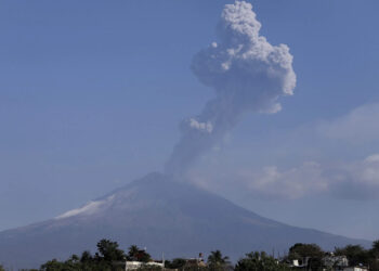 Poblanos mantienen la calma ante actividad del Popocatépetl