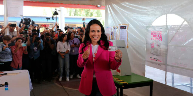 Emite voto Alejandra del Moral