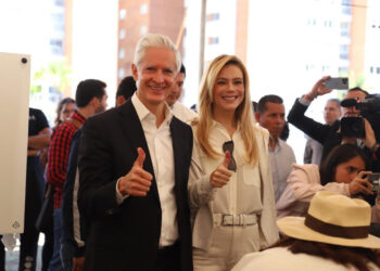 Alfredo del Mazo acude a votar: “Salgan a decidir el futuro del Edomex”