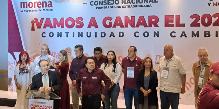 Morena acuerda cinco encuestas para elegir candidato presidencial