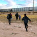 Migrantes revelan alza en uso de “coyotes” y de sus costos