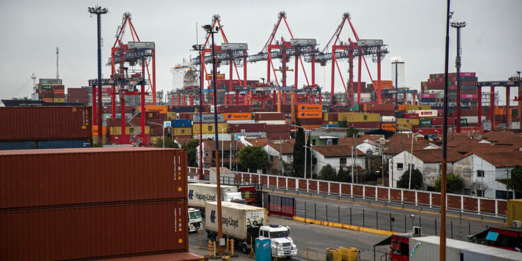 Banco Mundial prevé que economía global crezca 2.1% en 2023