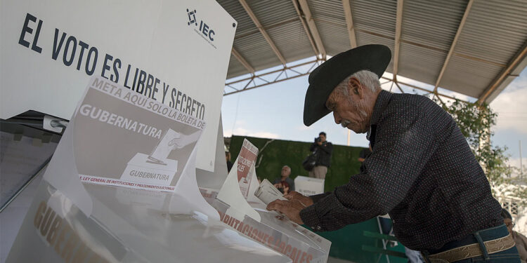 Cierran casillas de elecciones en Edomex