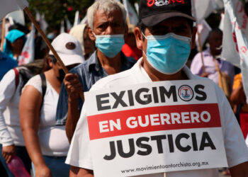 Antorchistas caminan en Guerrero por la paz y justicia para Conrado y Mercedes