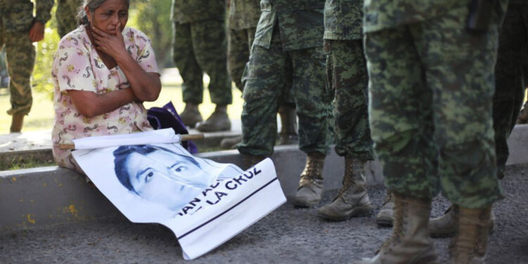 Dictan auto de formal prisión a ocho militares señalados en el caso Ayotzinapa
