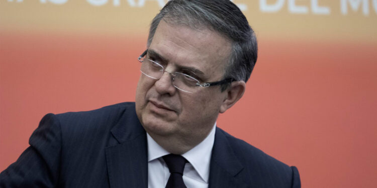 Ebrard anuncia su renuncia para buscar candidatura de Morena