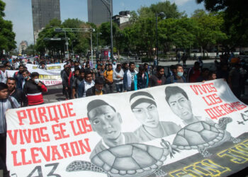 Detienen a ocho militares por el caso Ayotzinapa