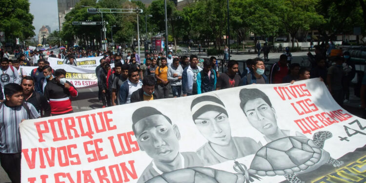 Detienen a ocho militares por el caso Ayotzinapa