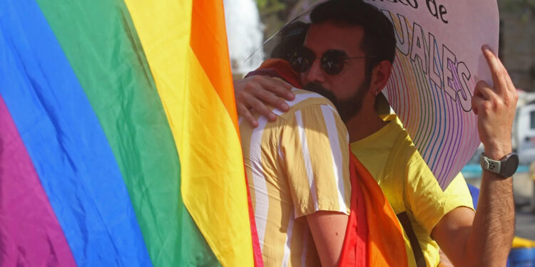 Aprueban matrimonio igualitario en Nuevo León; van 22 estados