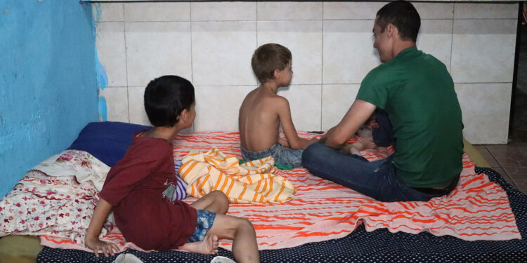 Aumenta el número de hombres migrantes que viajan solos con sus hijos