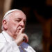 Operan al papa Francisco; concluye sin complicaciones, informa el Vaticano