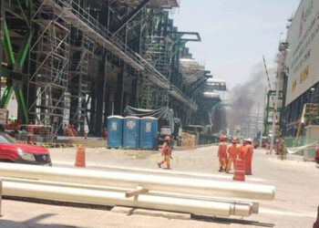 Explota pipa de diésel en la refinería de Dos Bocas, Tabasco