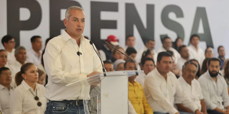 Renuncian 15 presidentes municipales y 70 síndicos y regidores de Hidalgo al PRI