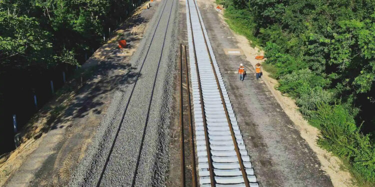 Grupo México formaliza salida del Tren Maya tras roces con gobierno