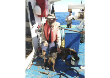 Atunero mexicano rescata a australiano perdido en el Océano Pacífico