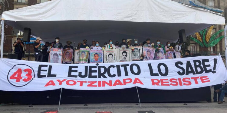 Presidente de México promete continuidad en caso Ayotzinapa