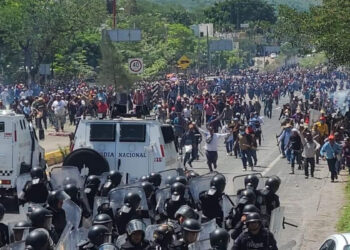 Guerrero: paralizan Chilpancingo, toman el Congreso y Palacio de Gobierno