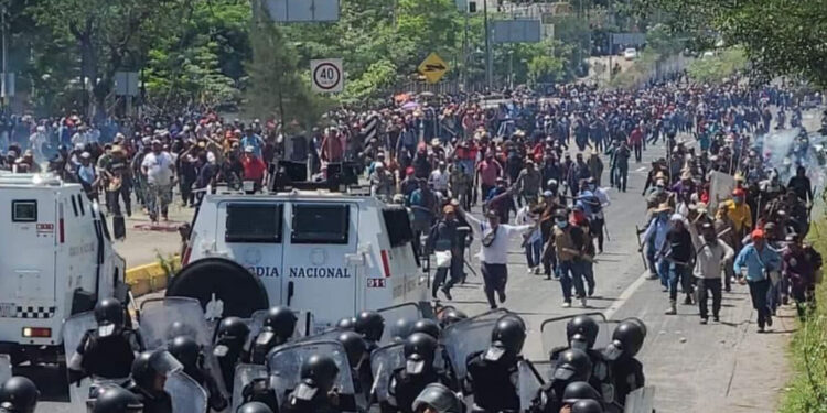 Guerrero: paralizan Chilpancingo, toman el Congreso y Palacio de Gobierno