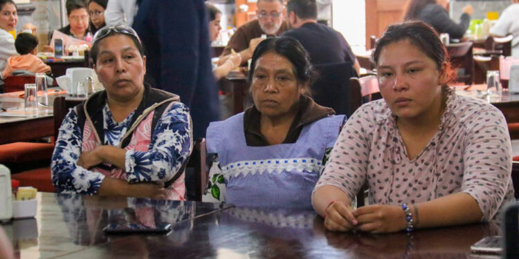 La “28 de Octubre” golpea a mujeres comerciantes del mercado poblano de Amalucan