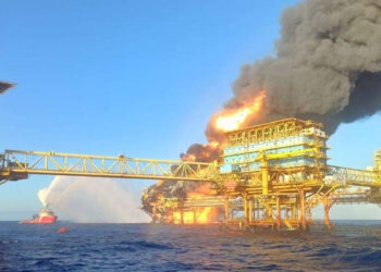 Pemex reportan seis heridos por explosión de plataforma en Campeche