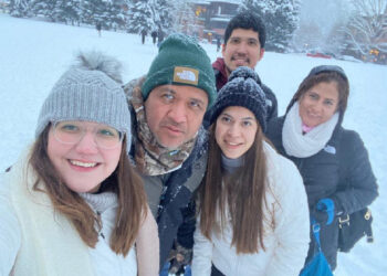 Muere familia de Nuevo León por caída de helicóptero cerca del Everest