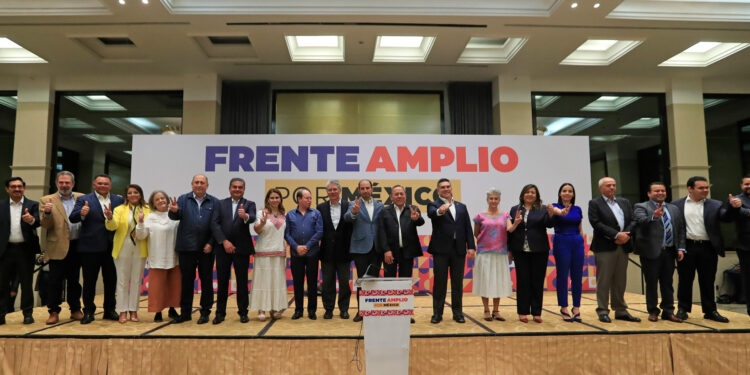 Siete aspirantes de la oposición se bajan de la carrera presidencial