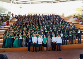 Escuelas antorchistas de Tecomatlán entregan nuevos profesionistas a la sociedad